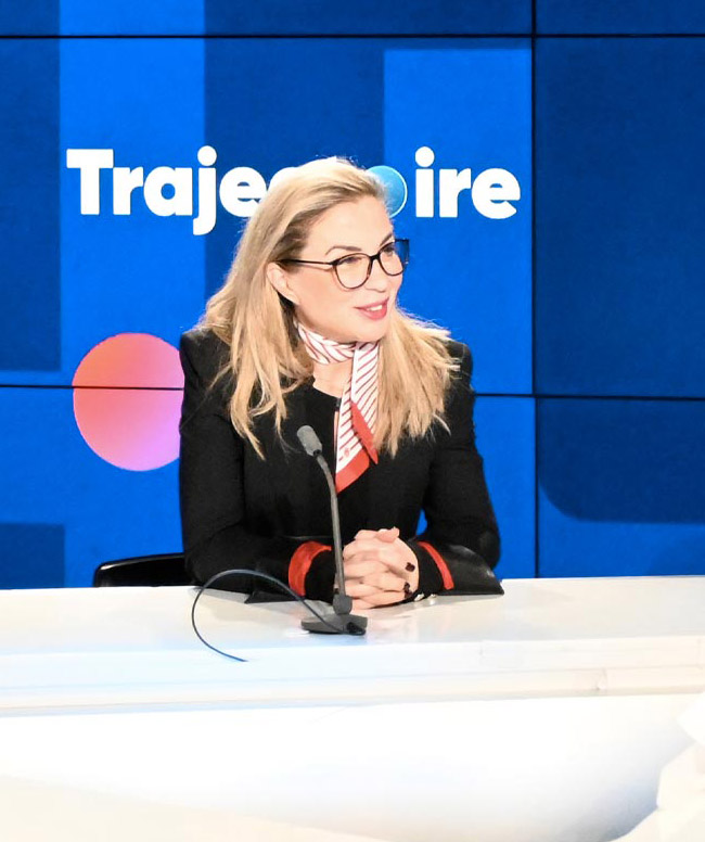Avv. Veronica Vecchioni nel suo studio legale a Nizza, Place Massena